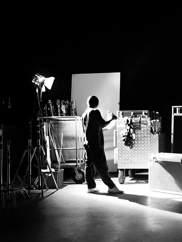 behind-the-shooting-of-video-online-commercial-pro-Y3ZQ4CM.jpg